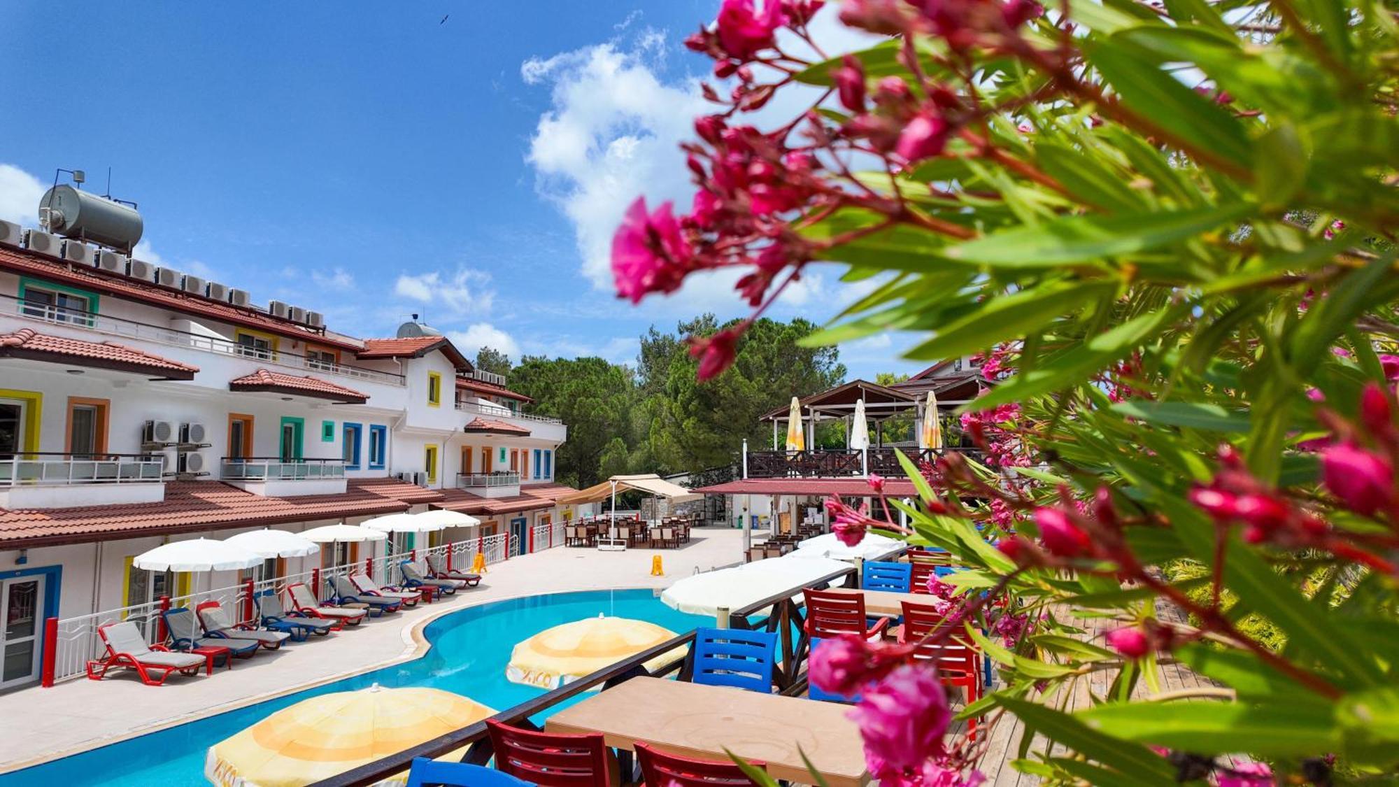 Konfor Suite Otel Cedit Экстерьер фото